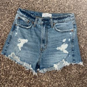 Abercrombie & Fitch High Rise Mom Short 27/4